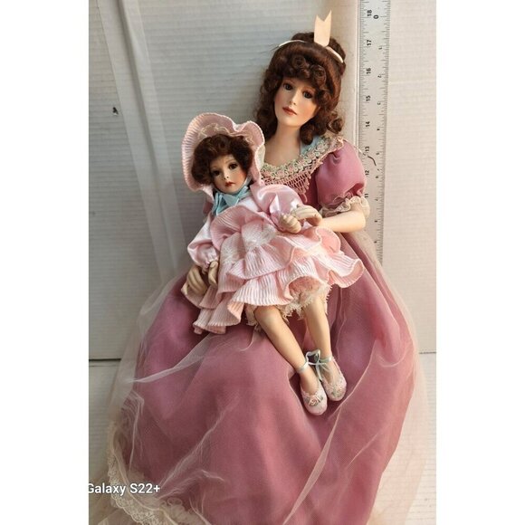 Paradise Galleries Timeless Love Tender Moments Set Porcelain Sitting Doll 1999 - Picture 3 of 13